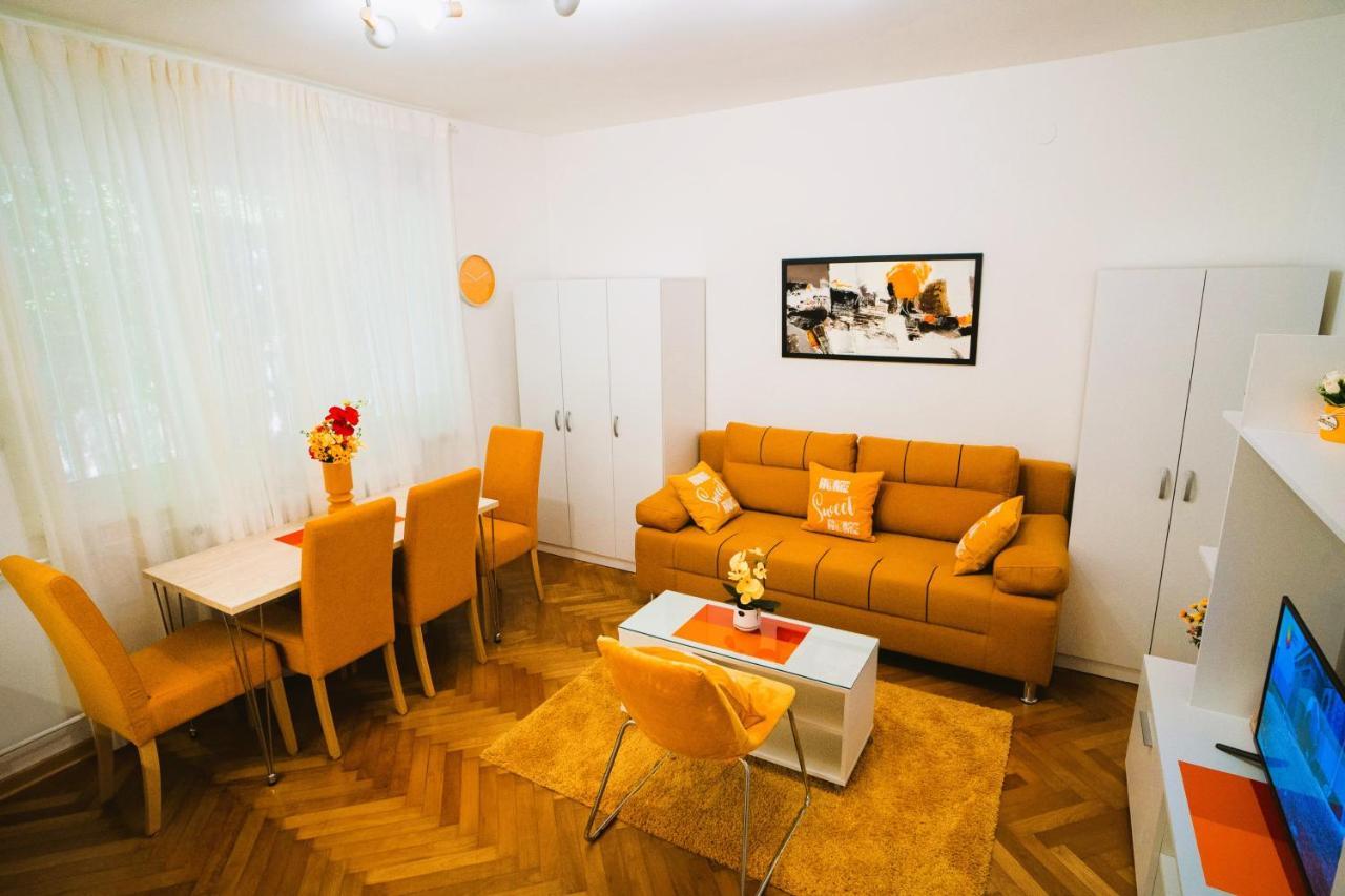 Golden Place Belgrad Exteriör bild